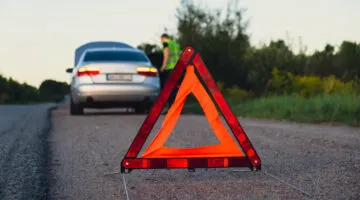 Как действовать, если ваш автомобиль задели при эвакуации